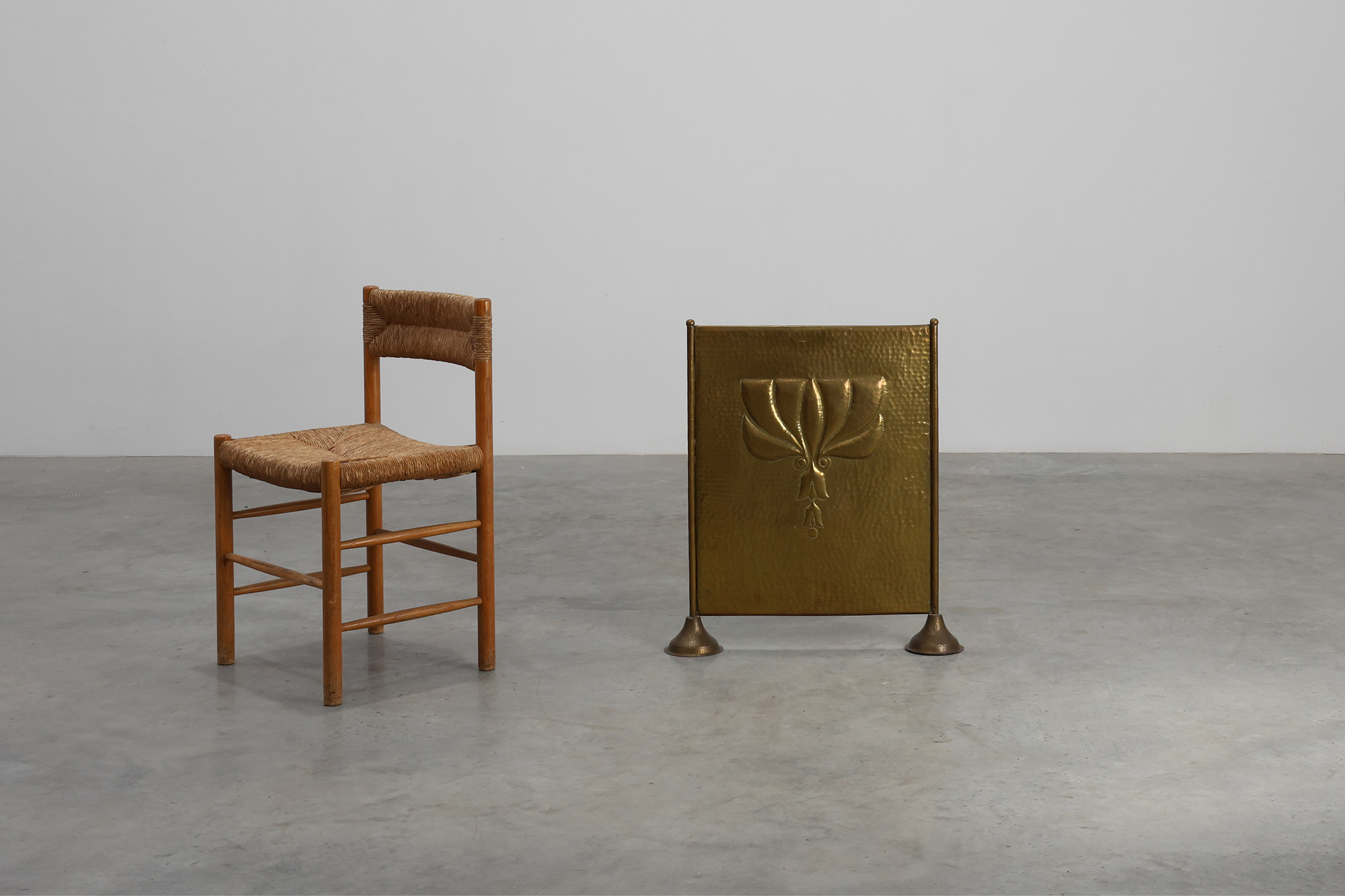 Elegant Art Deco hammered Copper Fireplace Screen, France 1920sthumbnail